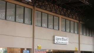 ウッタラディット駅