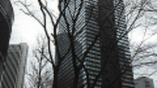 青いガラス張り