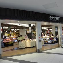 みやげ横丁の入り口付近　左奥に入った所にあります