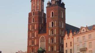 中央広場にある大きな教会