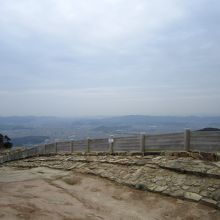 城内に入って土塁の内側。