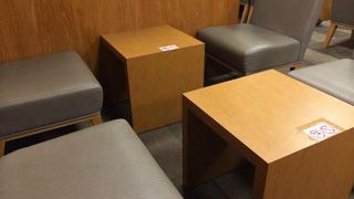 ちょっとしょぼいカードラウンジ