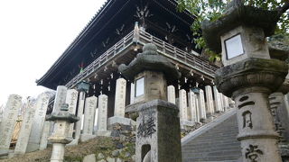 階段に気を付けて登ってくださいね