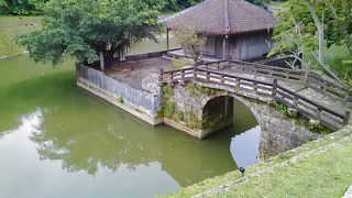 弁財天堂につながっている橋