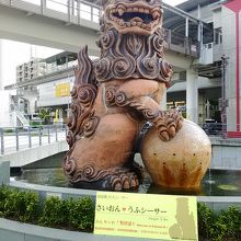 ゆいれーる牧志駅を降りた辺りにあります