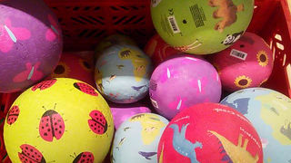 カラフルな楽しい雑貨がいっぱい