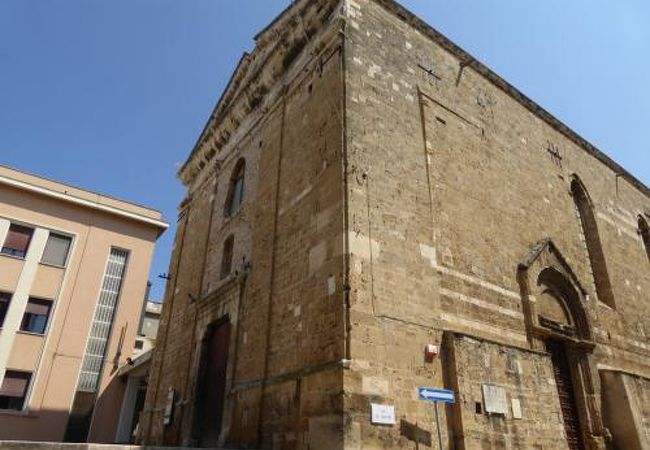 赤レンガの印象的な教会♪