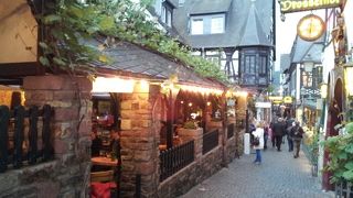 ワインが有名な街、リューデスハイムのメインストリート