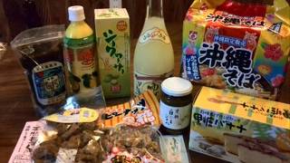 地元の人御用達のスーパー　お土産も買えます