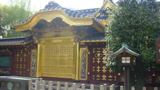 眠り猫」と色使いが似ています