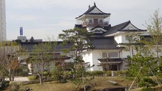 お城はやはり日本のシンボルですね。