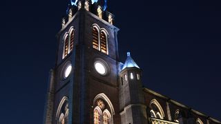 ライトアップするとさらにキレイ「明洞聖堂」