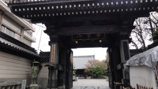 立派な山門に誘われて。