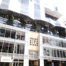 新しいビルです