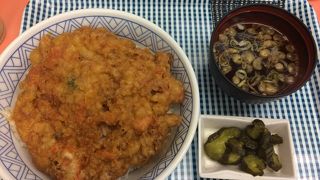 品川駅名物常盤軒の品川丼