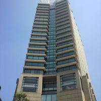 地上２４階の高さのペニンシュラ東京の外観です。