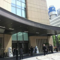 ペニンシュラ東京の皇居お堀に面した正面玄関です。