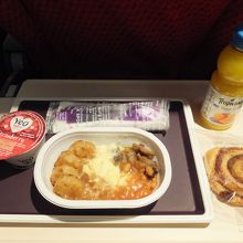 2度目の機内食（これもベジタリアン）