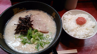 神田駅前、リーズナブルに食べられる博多ラーメン。