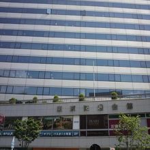 地上５５ｍに及ぶ高層の交通会館は、この周辺の核心的建物です。