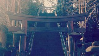 石段の上からの眺めがいいです