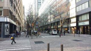 石畳もオシャレなショッピングストリート