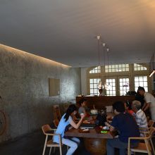 みなさん試食中