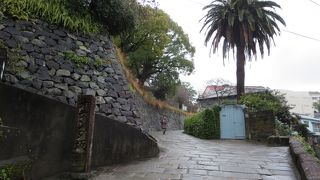 情緒ある石畳の坂道