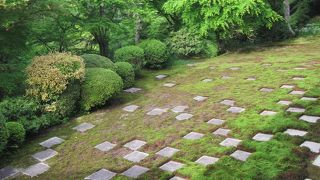 作庭家・重森三玲作　「国指定名勝 東福寺本坊庭園」です。４つの庭と＋１の楽しみがあります