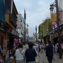 行き交う人はとても多い、どちらの流れも同じくらいかなと思う