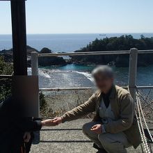 握手の相手は恋人ではありません。念のため。