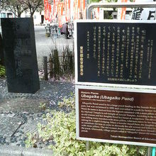 話のあらすじが案内板に書かれていました。