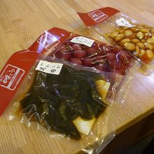 購入した漬物　赤ワインらっきょう・薬膳ニンニク・やわらか昆布