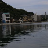 対岸よりホテルを望む