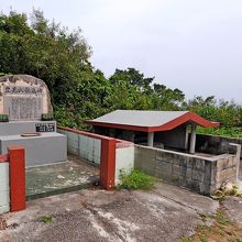 豊見氏親墓碑経由になる