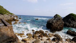 井戸は良くわからなかったが，降りていくときれいな海が待っている