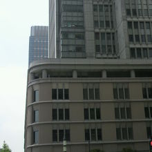 丸ビルの下層部分を東側から見た状況です。