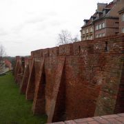 ワルシャワの旧市街の北側にある赤煉瓦造りの砦です。