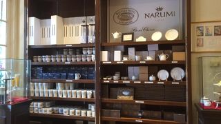 ラッフルズのグッズがそろっています