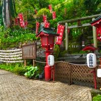 庭にある神社。恋の神様らしいです。