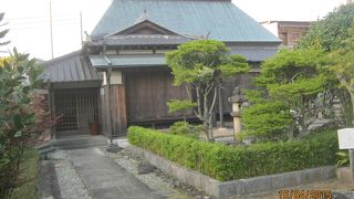 「天災は忘れられたる頃に来る」で有名な物理学者の旧宅です。