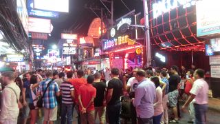 昼はガラガラ夜はギラギラ