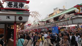 日本的情緒あふれる商店街