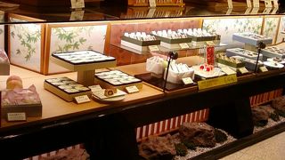 外国人観光客に便利なお店です。