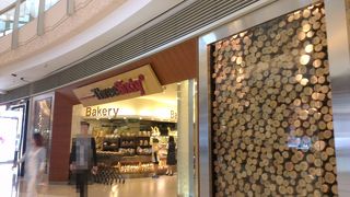 九龍駅直結、ちょっと高級なスーパーです