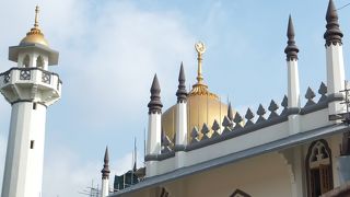 シンガポール最大のモスクですが、修復工事中でした
