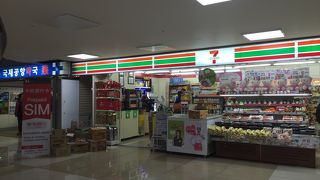 出国前の最後のコンビニ