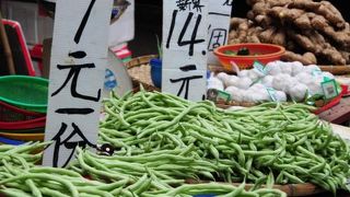 （香港）細くて短い通りが市場