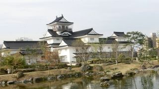 天守は犬山城の模倣