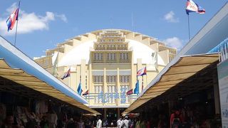 買い物はもちろん、建築を見に行くのもお勧め